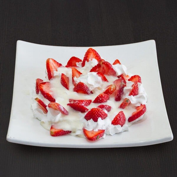 FRESAS CON CREMA / (Strawberrys w/ cream)